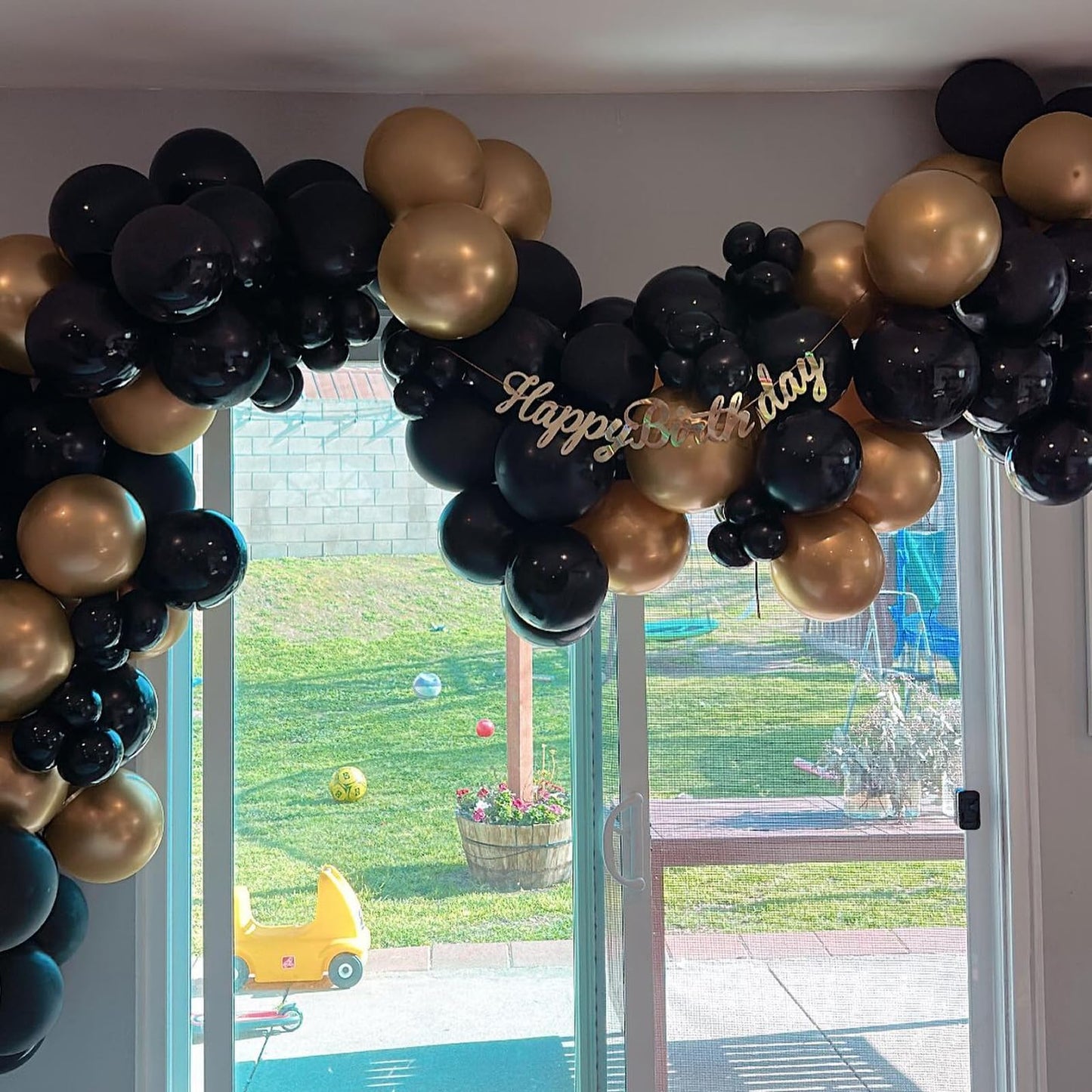 Black and Gold Balloons Arch Garland Kit, 122pcs Gold and Black Confetti Balloons with 16ft Tape Strip & Dot Glue for Graduation Birthday New Year Party Decorations