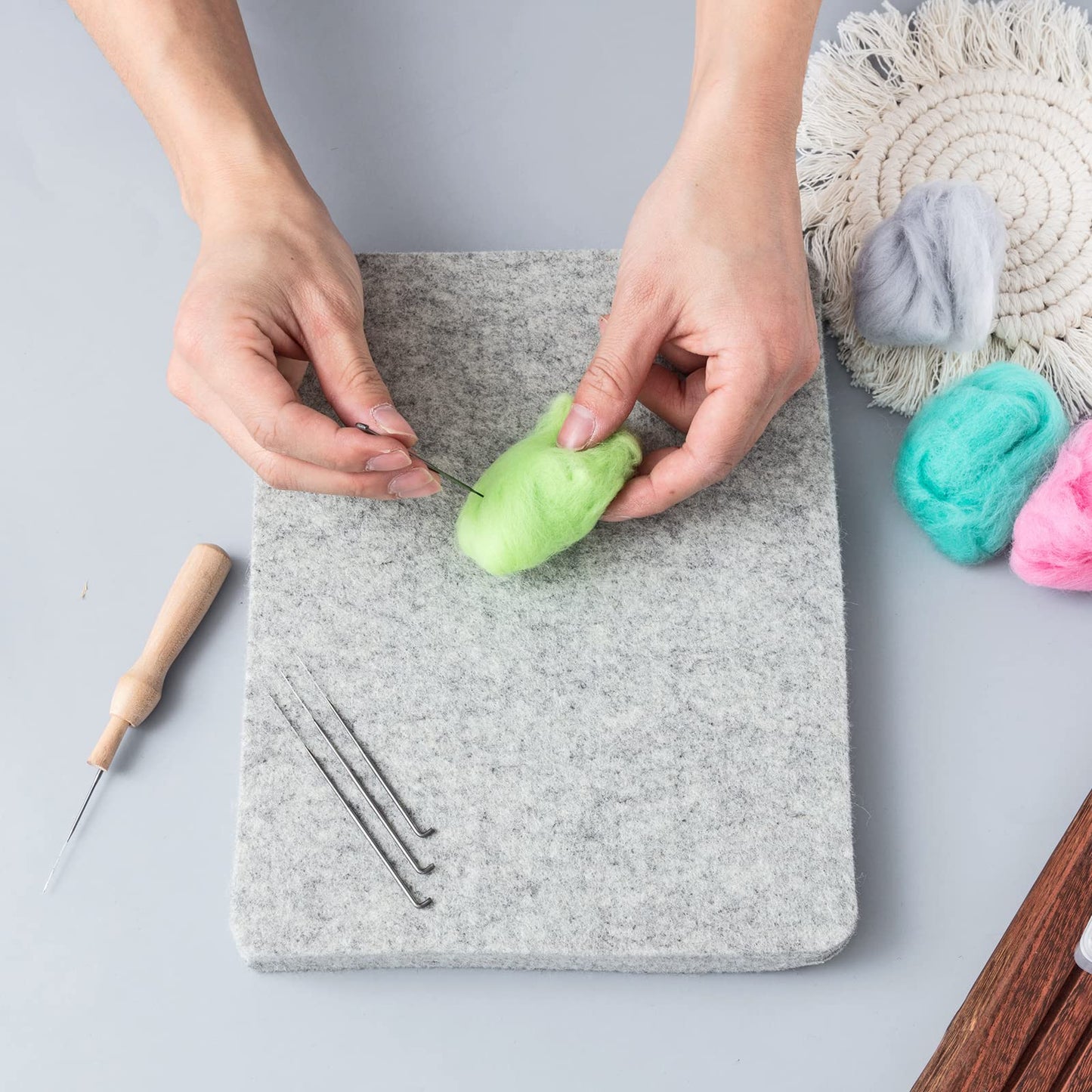 148 Pcs Needle Felting Kit 8 x 10 Inch Felting Pad Mat with Needles Finger Guards Wooden Handle Scissor Bag for Beginner Professional DIY