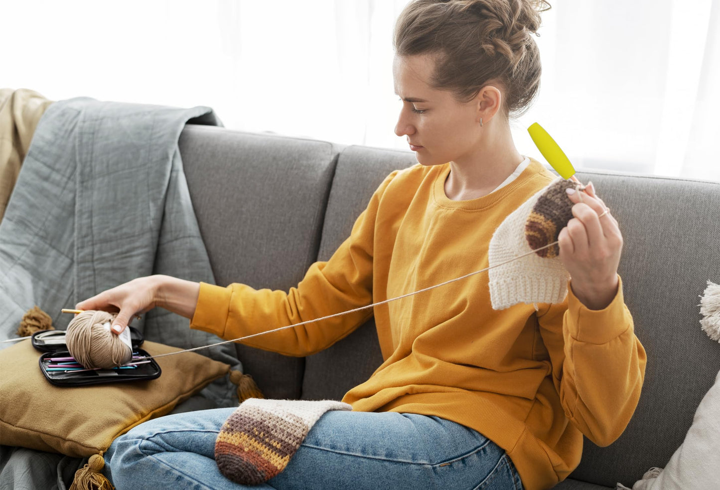 MEYAGO 5PCS Crochet Hook Grips Set Ergonomic Crochet Hook Handle Multi-Size Ergonomic Crochet Hook Handle Attachment - Fits 2mm to 10mm Hooks