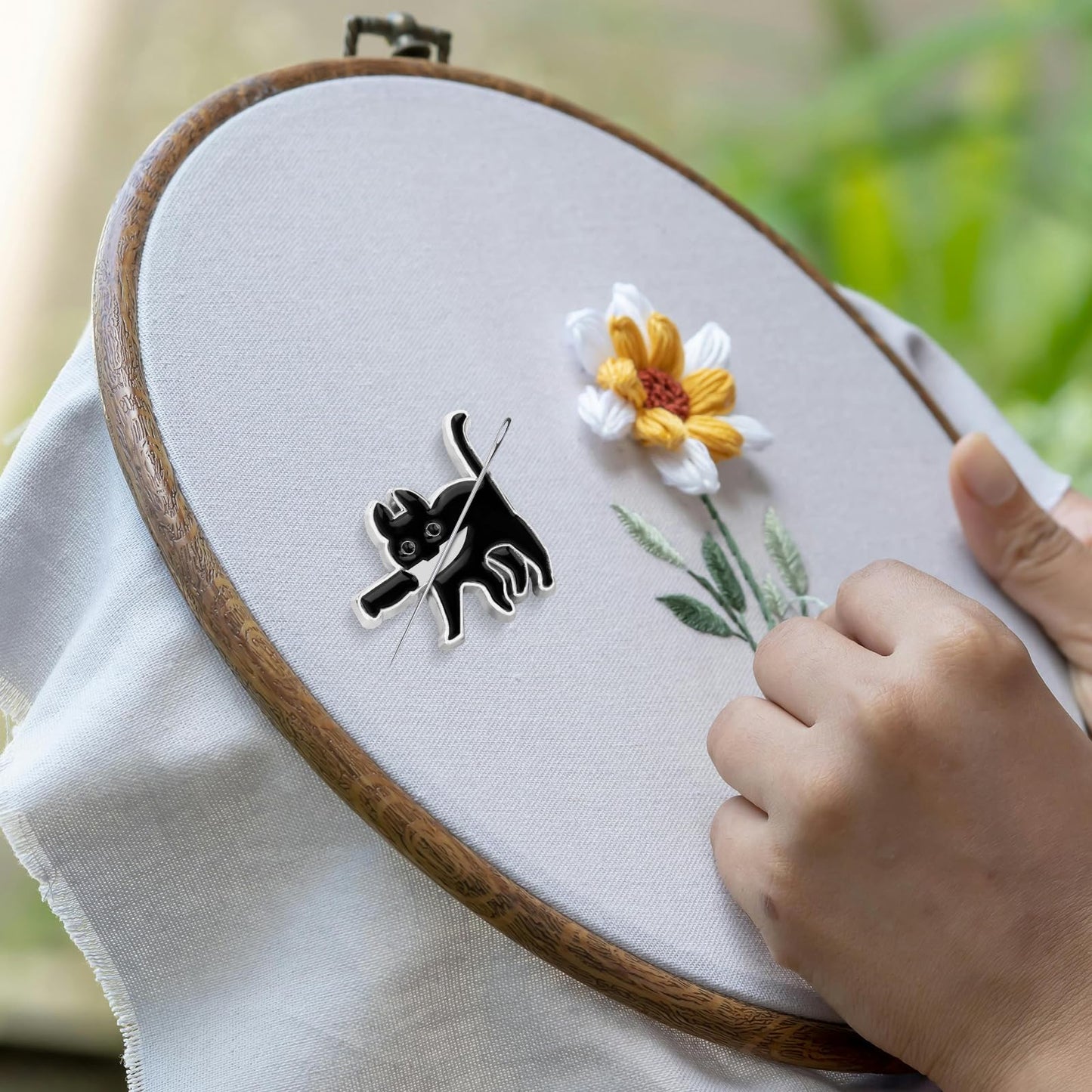 2pcs Funny Black Cat Needle Minder, Needle Minder Magnet, Magnetic Needle Nanny Needlework Accessories