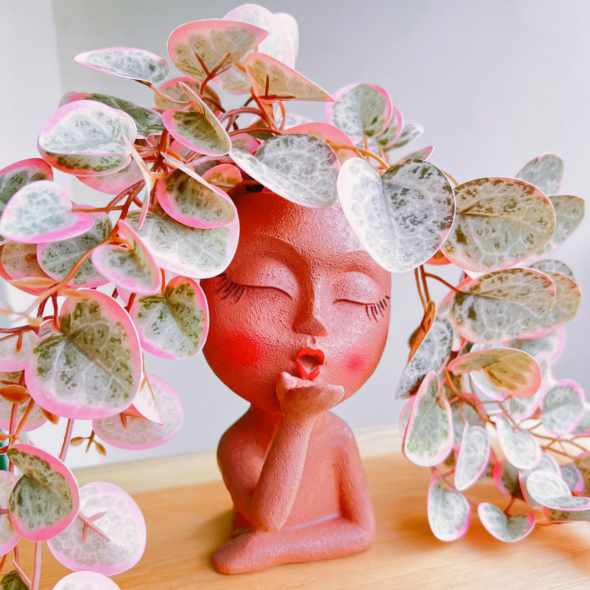EylbKey Brown Resin Handcrafted Cute Flower Pot, Suitable for Indoor and Outdoor Use, with Drain Hole and Anti-Friction Pads