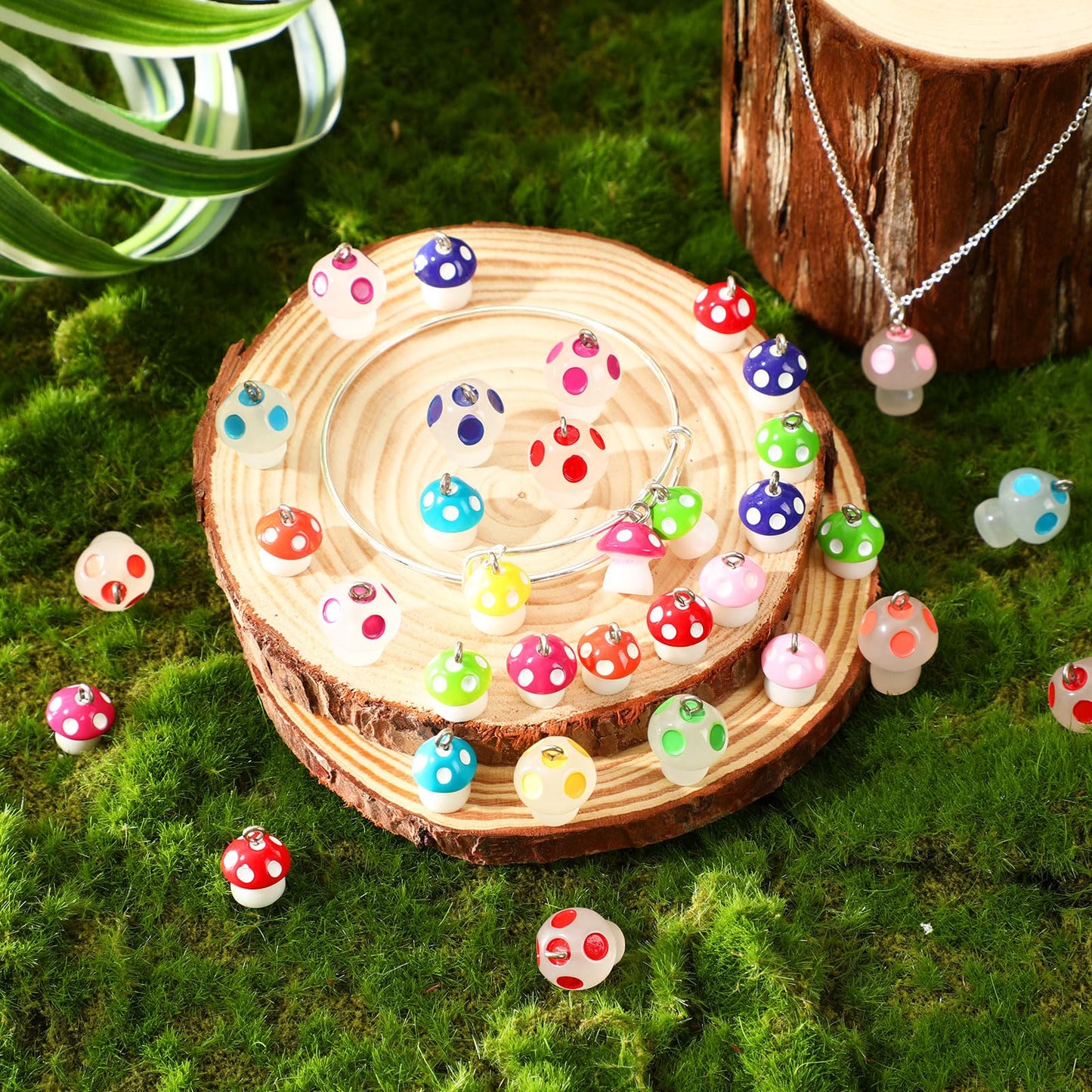 Charms, 64 Pcs Mushroom Resin Charm Beads Ornament Glow in The Dark Pendant for DIY Bracelet Necklace Jewelry Making