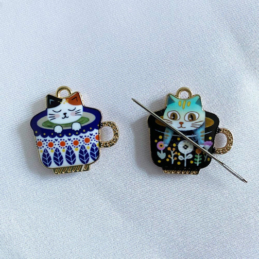2 Pieces Needle Minder Cartoon Cup Cat Cute Needle Holders Magnet for Modern Cross Stitch Embroidery Accessories
