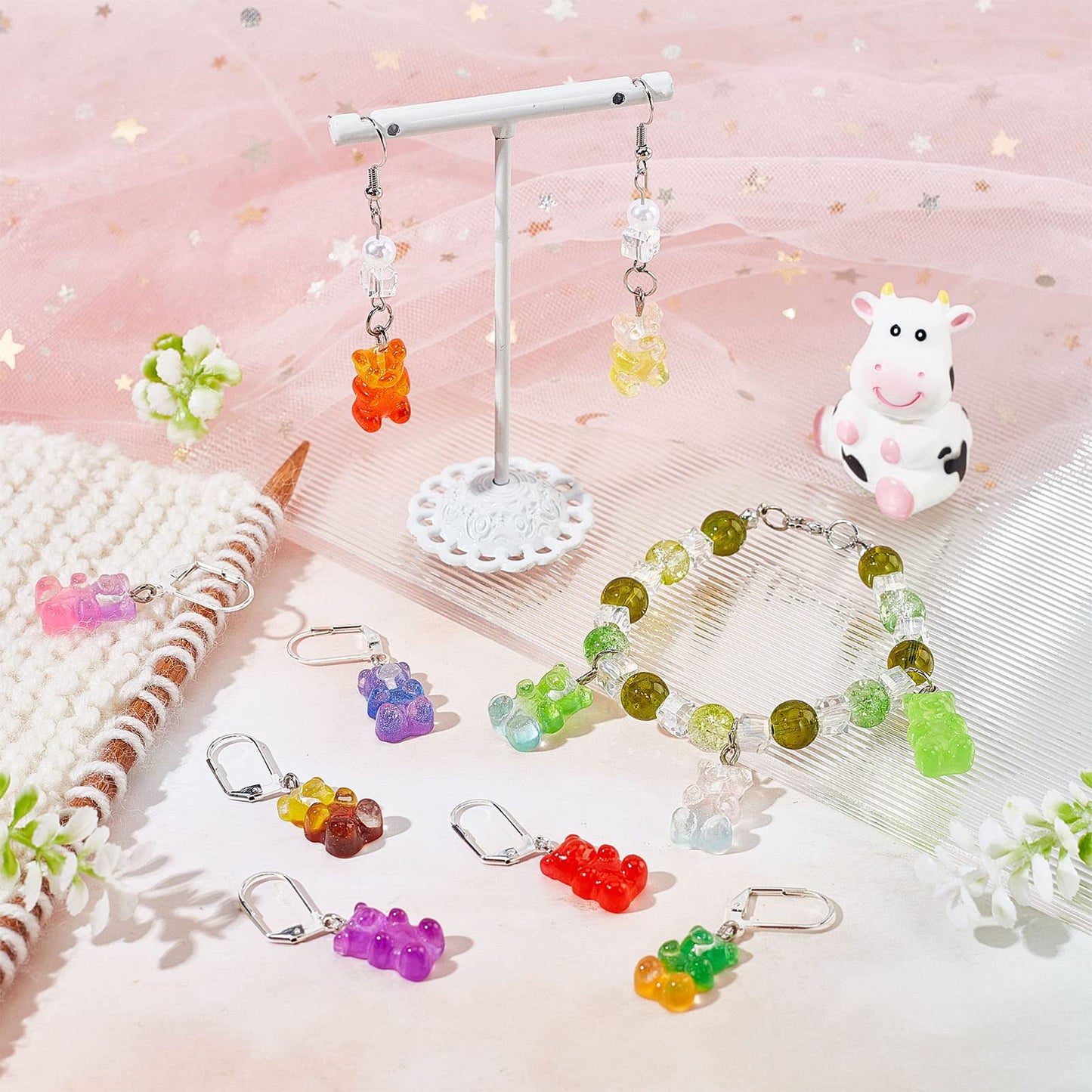 NBEADS 12 Pcs Bear Stitch Markers - 12 Colors Resin Gummy Bear Crochet Stitch Marker Charms - Locking DIY Handmade Gift for Knitting, Weaving, Sewing, Quilting, Handmade Jewelry