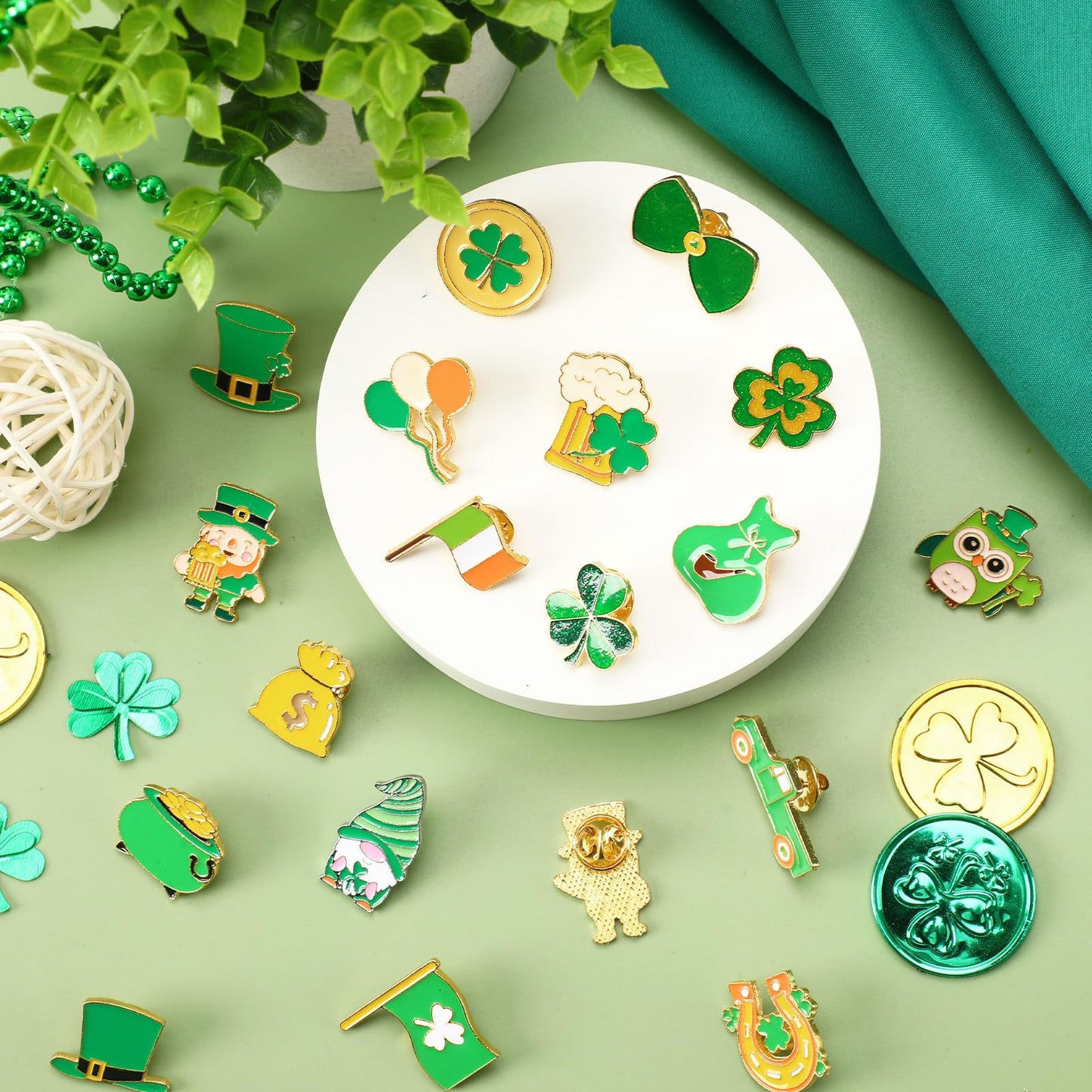 36 PCS St. Patrick's Day Enamel Pins Irish Shamrock Lapel Brooch Pins Green Clover Coins Horseshoe Badges Buttons for Clothes Bags Backpack Jewelry Hat Jacket Decoration