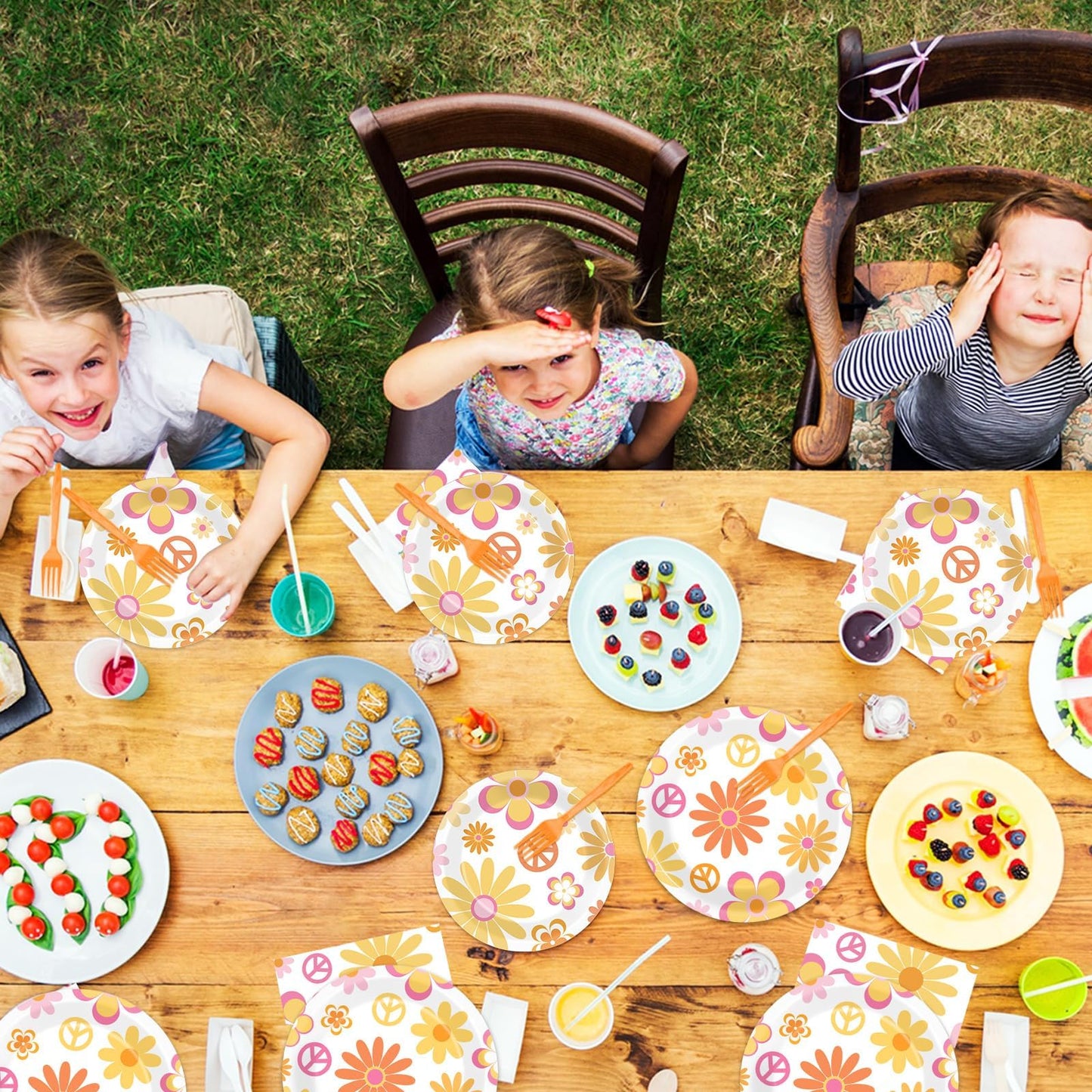 96 Pcs Groovy Party Supplies for 24 Guests Retro Hippie Boho Tableware Plates Napkins Daisy Flower Birthday Dinnerware Table Decorations Retro Hippie Daisy Party Favor for Kitchen Dinning Home Decor