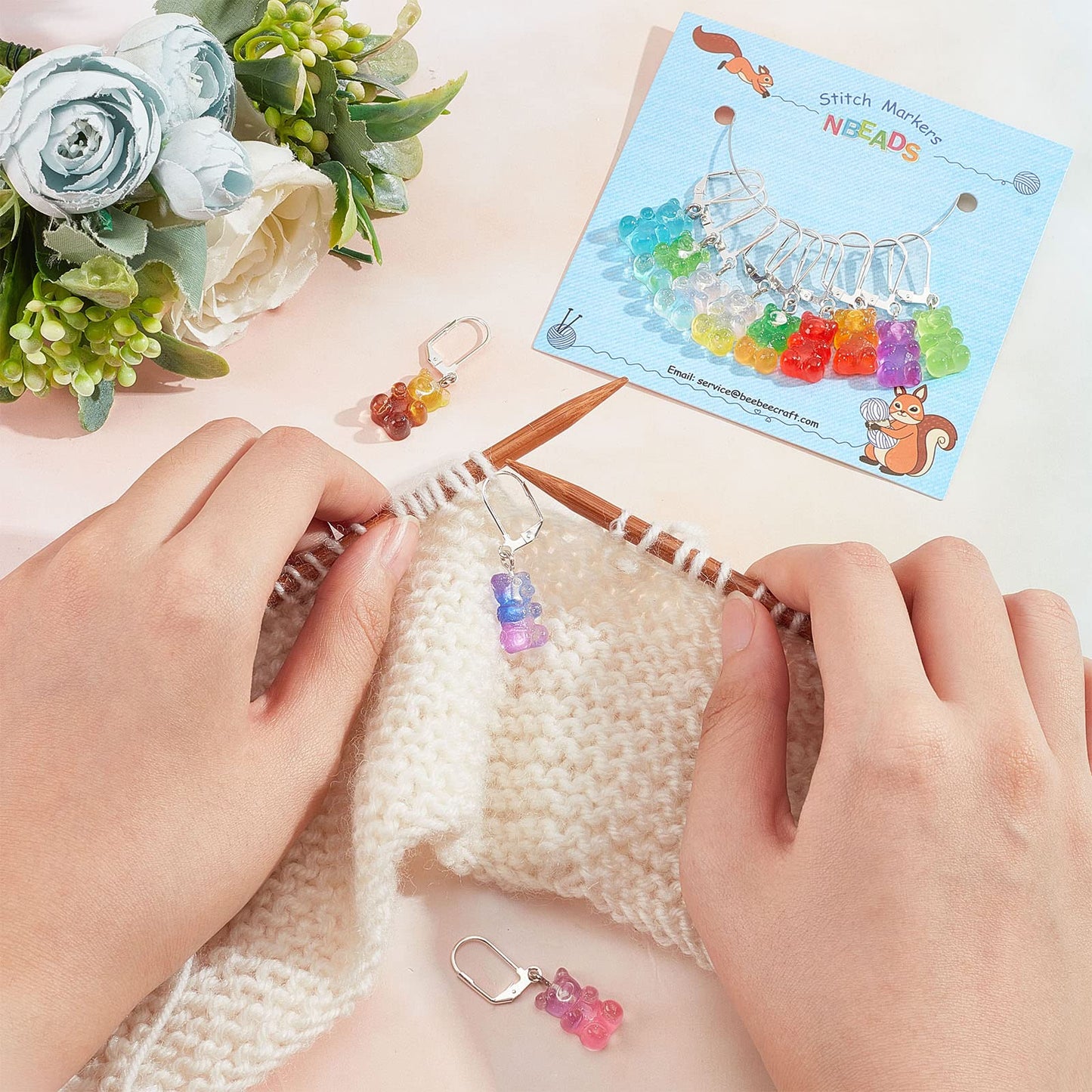 NBEADS 12 Pcs Bear Stitch Markers - 12 Colors Resin Gummy Bear Crochet Stitch Marker Charms - Locking DIY Handmade Gift for Knitting, Weaving, Sewing, Quilting, Handmade Jewelry