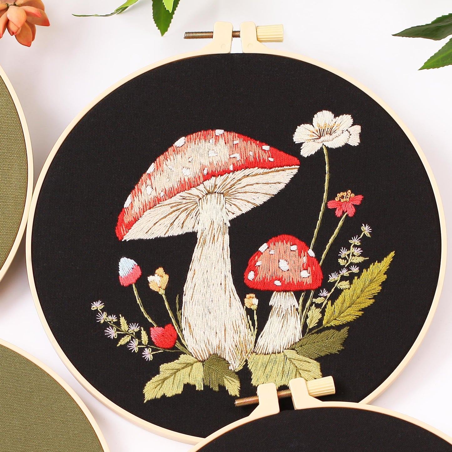 REEWISLY 4 Pcs of Embroidery Starter kit with Patterns and Instructions, DIY Adult Beginner Embroidery Kits, Including 2 Plastic Embroidery Rings, 1 Pair of Scissors, Colored Threads and Needles