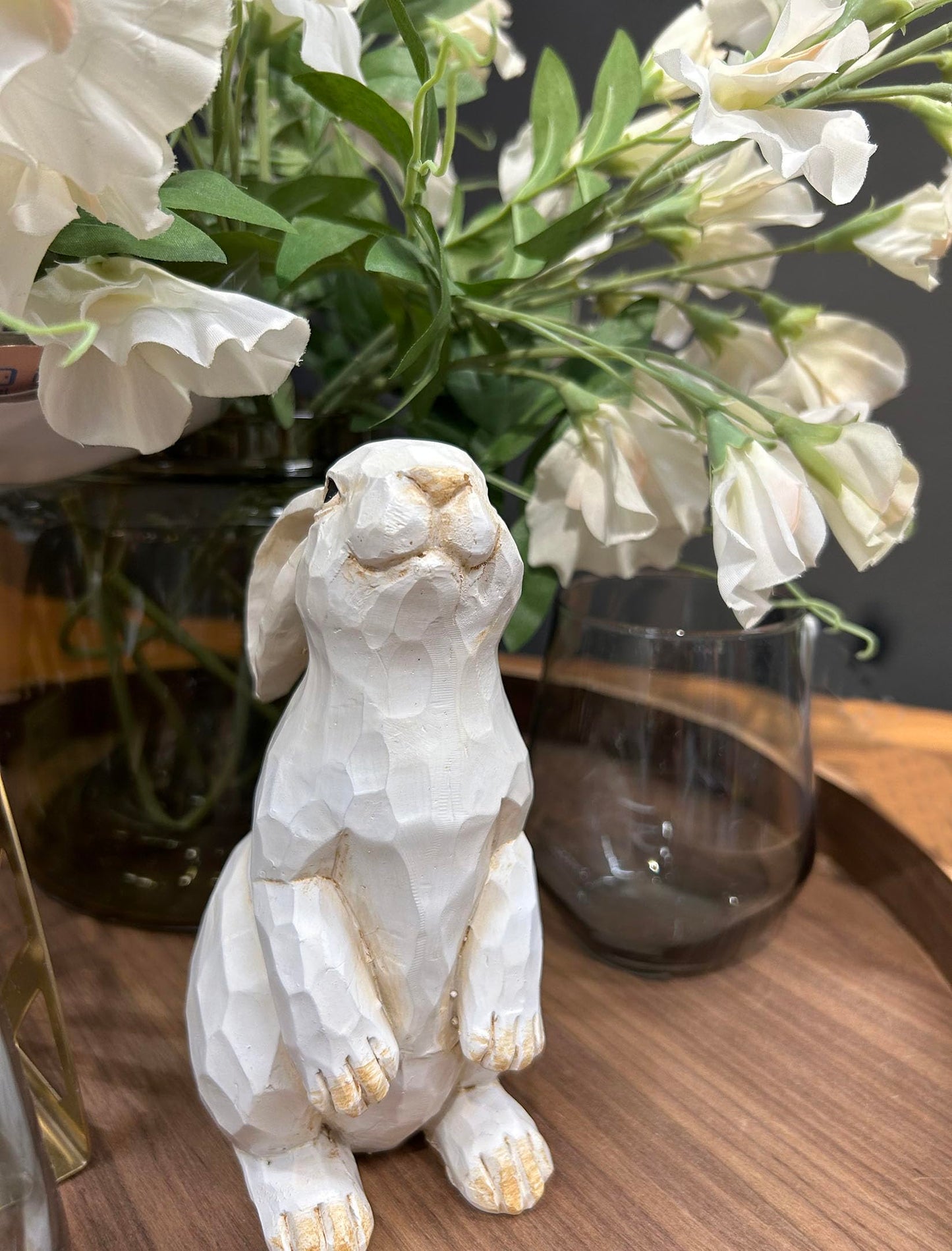 Easter Bunny Decoration, Decorative Farmhouse Modern Standing White Rabbit Bunny Figurine, Home Decor Accents Carved Rustic Distressed Animal Bunny Rabbits Ornaments