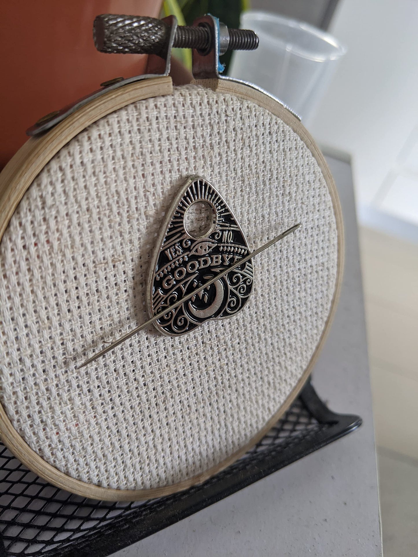 Planchette Needle Minder