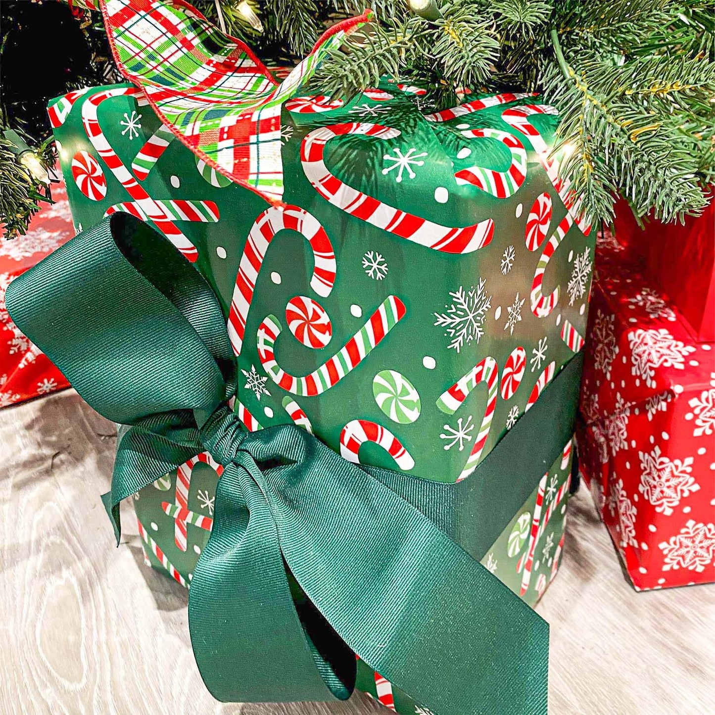 Reversible Green Christmas Wrapping Paper Roll, Classic Candy Cane & Red Striped Gift Wrap for Christmas, Holiday, Winter Party, 17 Inch x 33 Feet