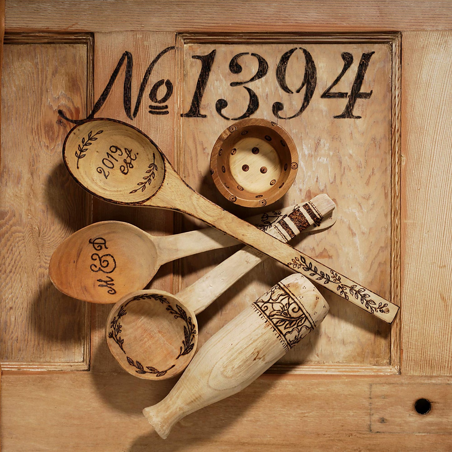 Plaid wood burning and stencil cutting tool,