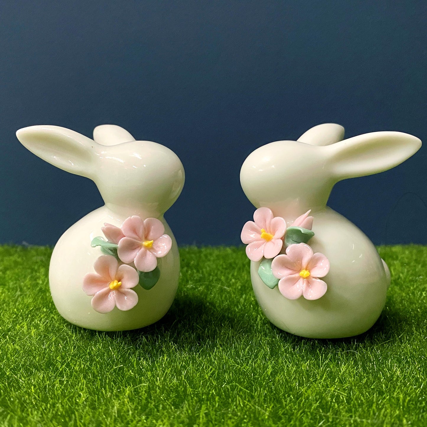 Basuo-9Q Set of Mini Ceramic Rabbit Figurines, Porcelain Easter Bunny Decorations for Home, Tabletop Ornament, Tea Ceremony Pet (2-Flower)