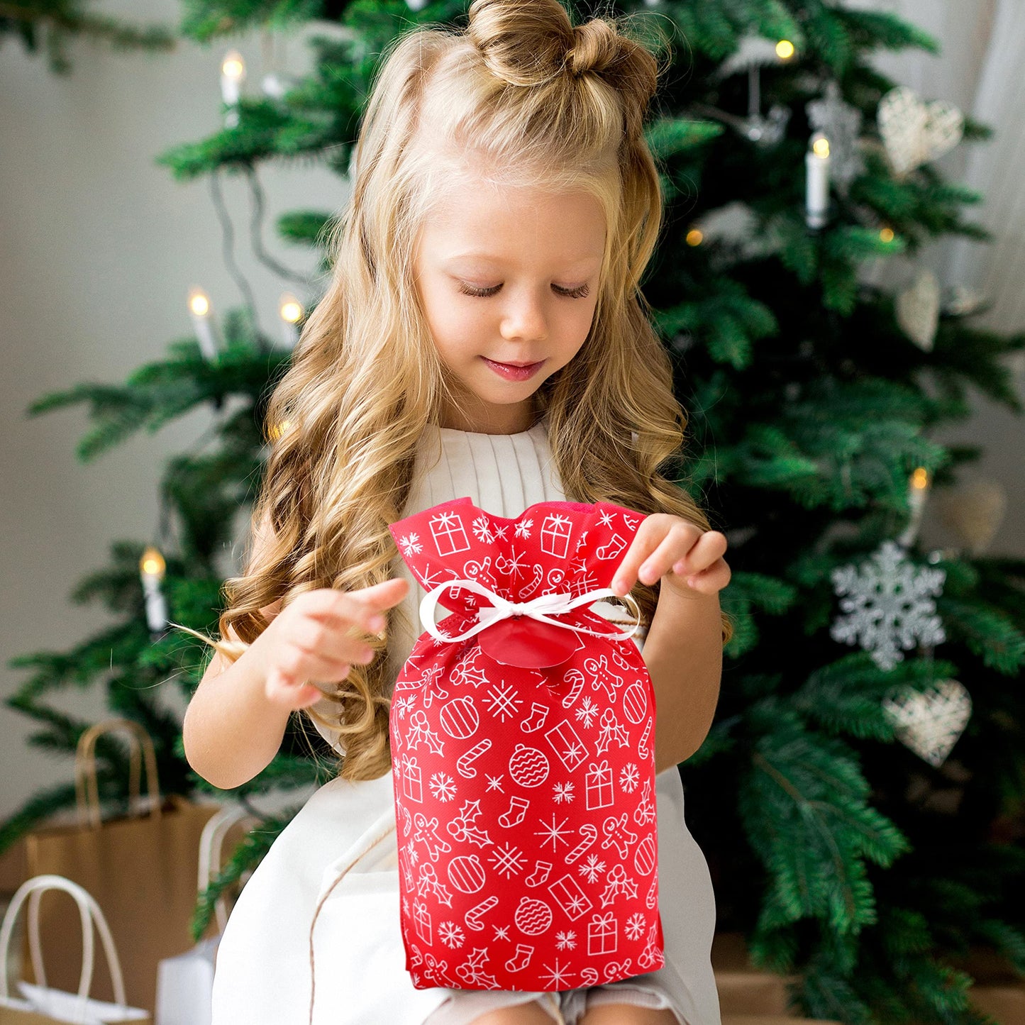 Fabric Gift Bags for Christmas Presents, Set of 6 Drawstring Bags, Cloth Bag, Reusable Gifts (Red Designs)
