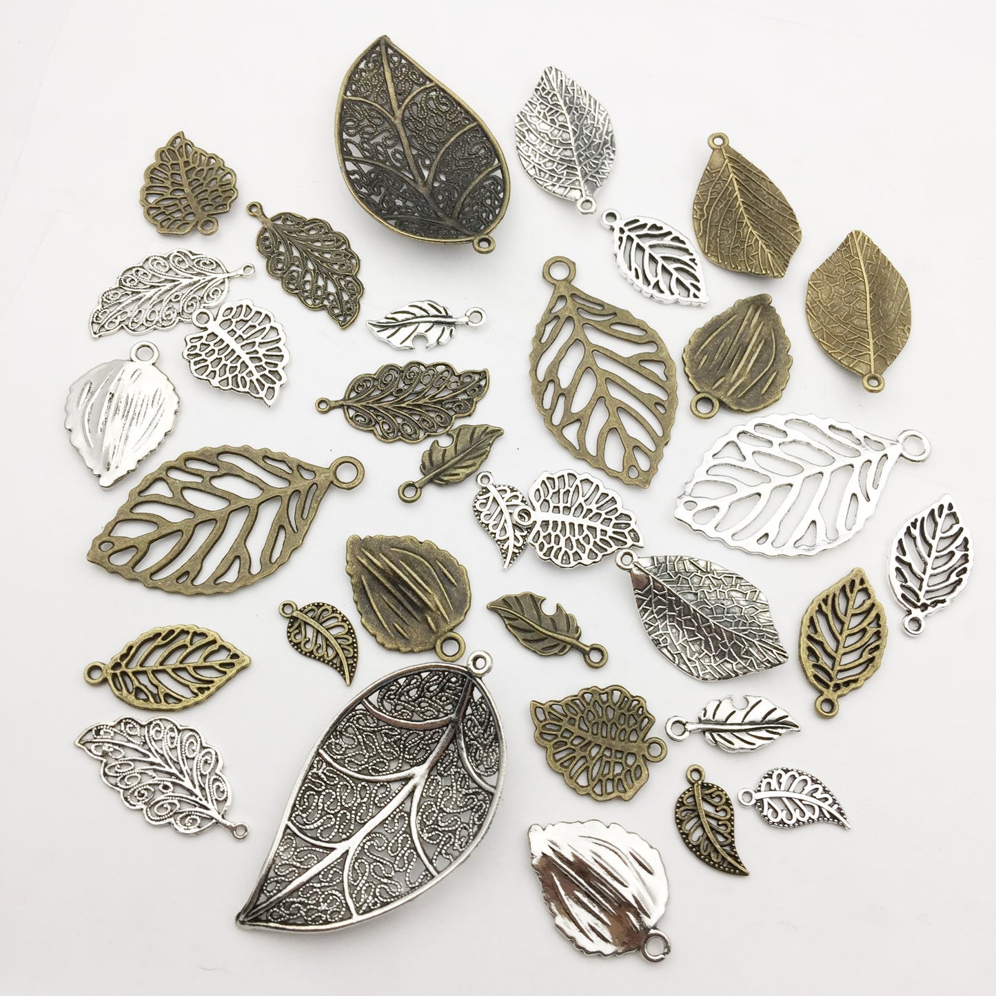iloveDIYbeads 100g Craft Supplies Mixed Tree Leaves Pendants Beads Charms Pendants for Crafting, Jewelry Findings Making Accessory For DIY Necklace Bracelet (M091)