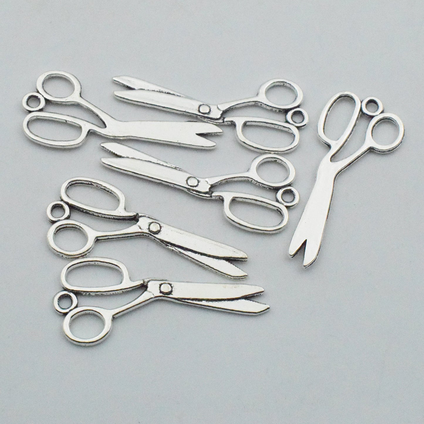 Sewing Charms Collection-100g About (60-65pcs) Antique Silver Craft Supplies Sewing Charms Pendants for Crafting, Jewelry Findings Making Accessory for DIY Necklace Bracelet (M003)
