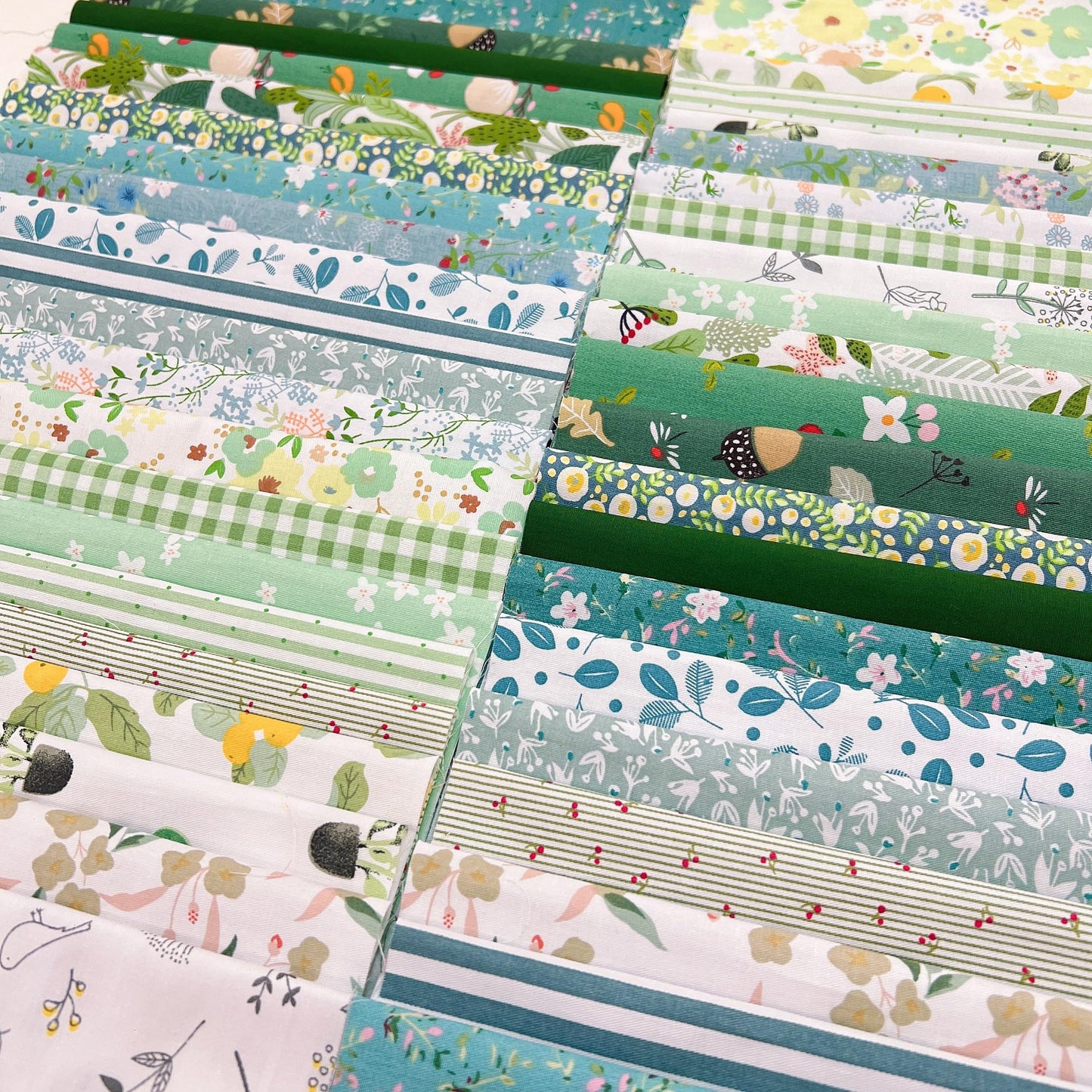 7Pcs 9.8" x 9.8"(25 * 25CM) Cotton Fabric DIY Making Supplies Quilting Patchwork Fabric Fat Quarter Bundles DIY for Quilting Cotton Patchwork Cushions (Green, 9.8" x 9.8")