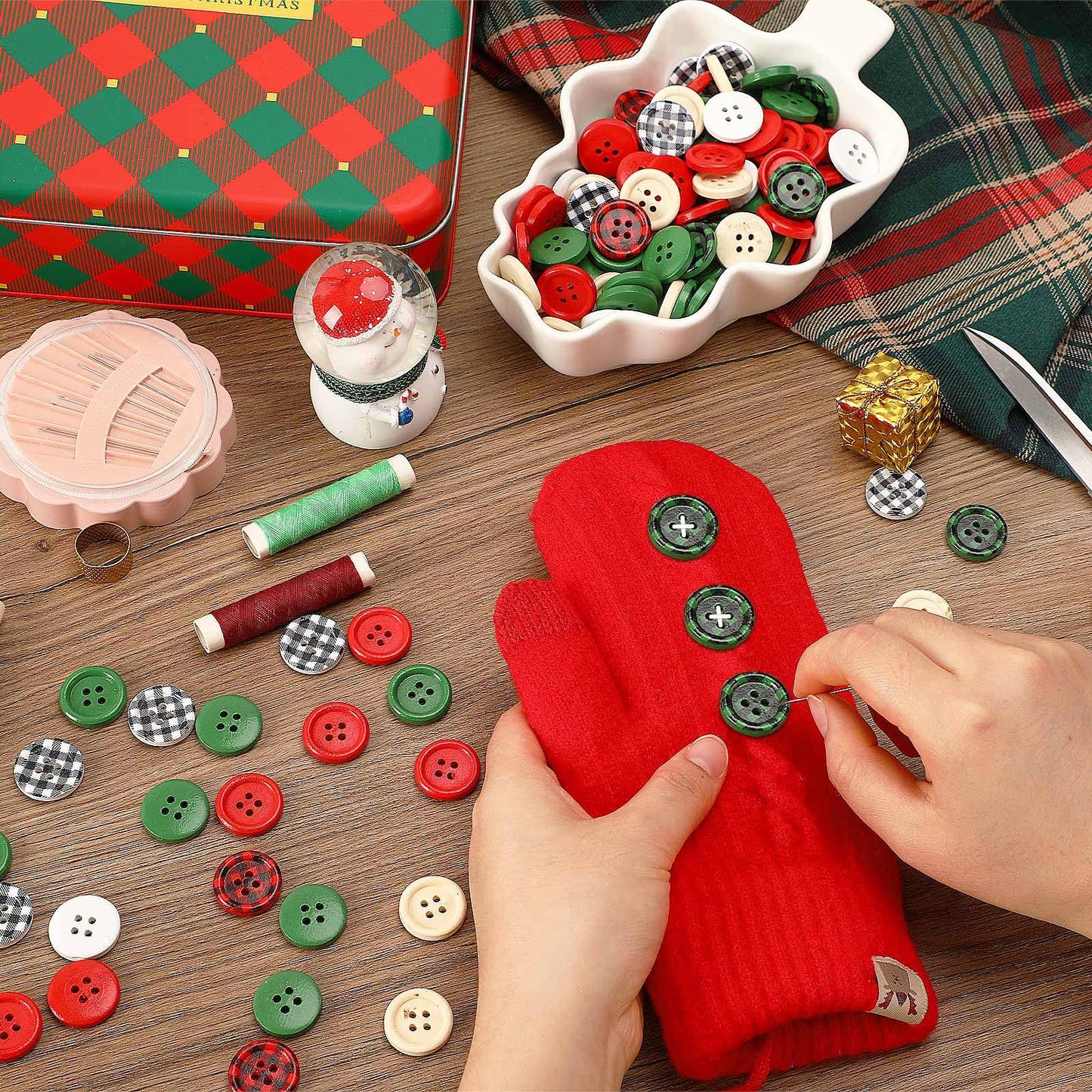 JUNEBRUSHS 260pcs Christmas Buffalo Plaid Wooden Buttons 4 Holes Round Wood Sewing Buttons for Christmas Stocking Decorative DIY Sewing Crafts Handmade Projects