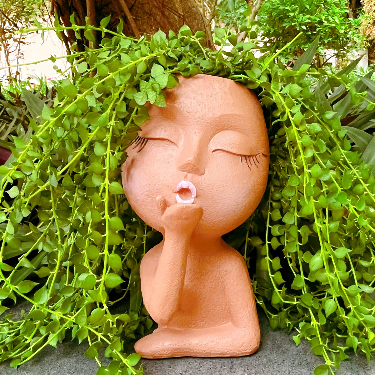EylbKey Brown Resin Handcrafted Cute Flower Pot, Suitable for Indoor and Outdoor Use, with Drain Hole and Anti-Friction Pads
