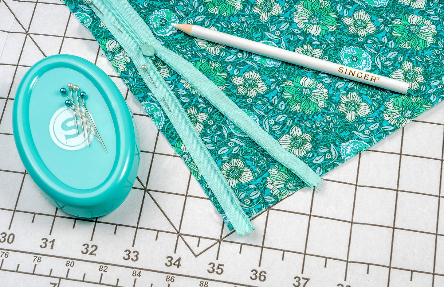 Singer ProSeries 51507 2 in 1 Bobbin Holder with Magnetic Pin Pal, Red, Yellow, Blue, White