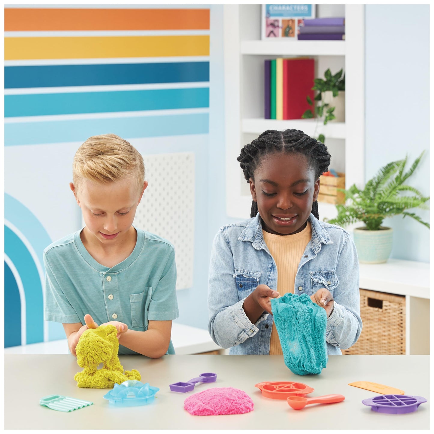 Kinetic Sand Ultimate Sandisfying Set, 2lb of Pink, Yellow and Teal Play Sand, 10 Molds and Tools, Sensory Toys for Kids Ages 7+